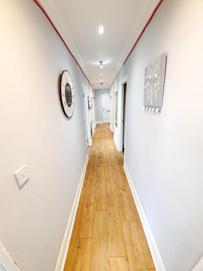 3 Bedroom Apartment Next To Westcliff-On-Sea Station Southend-on-Sea Extérieur photo